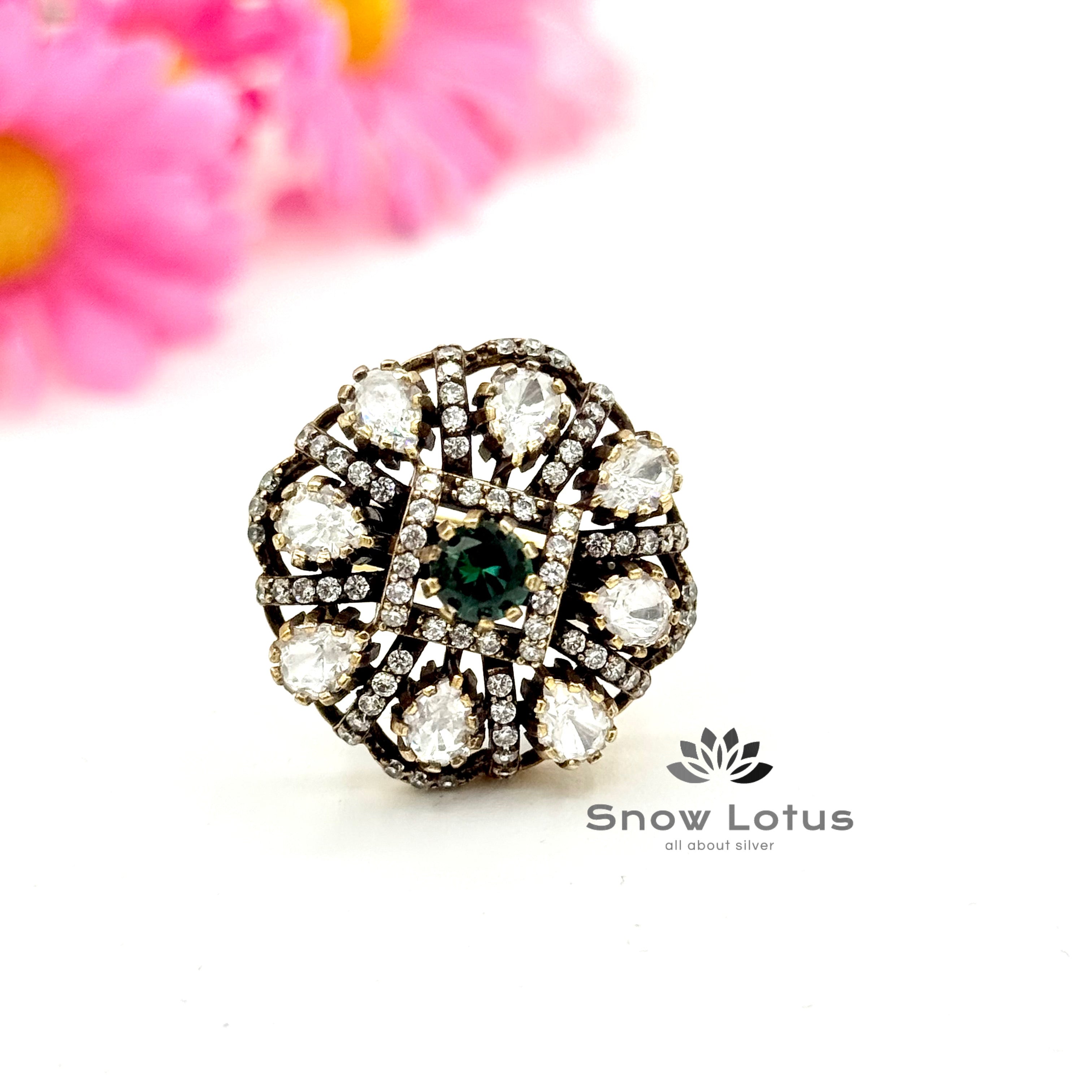 Greeny Moissanite Finger Ring