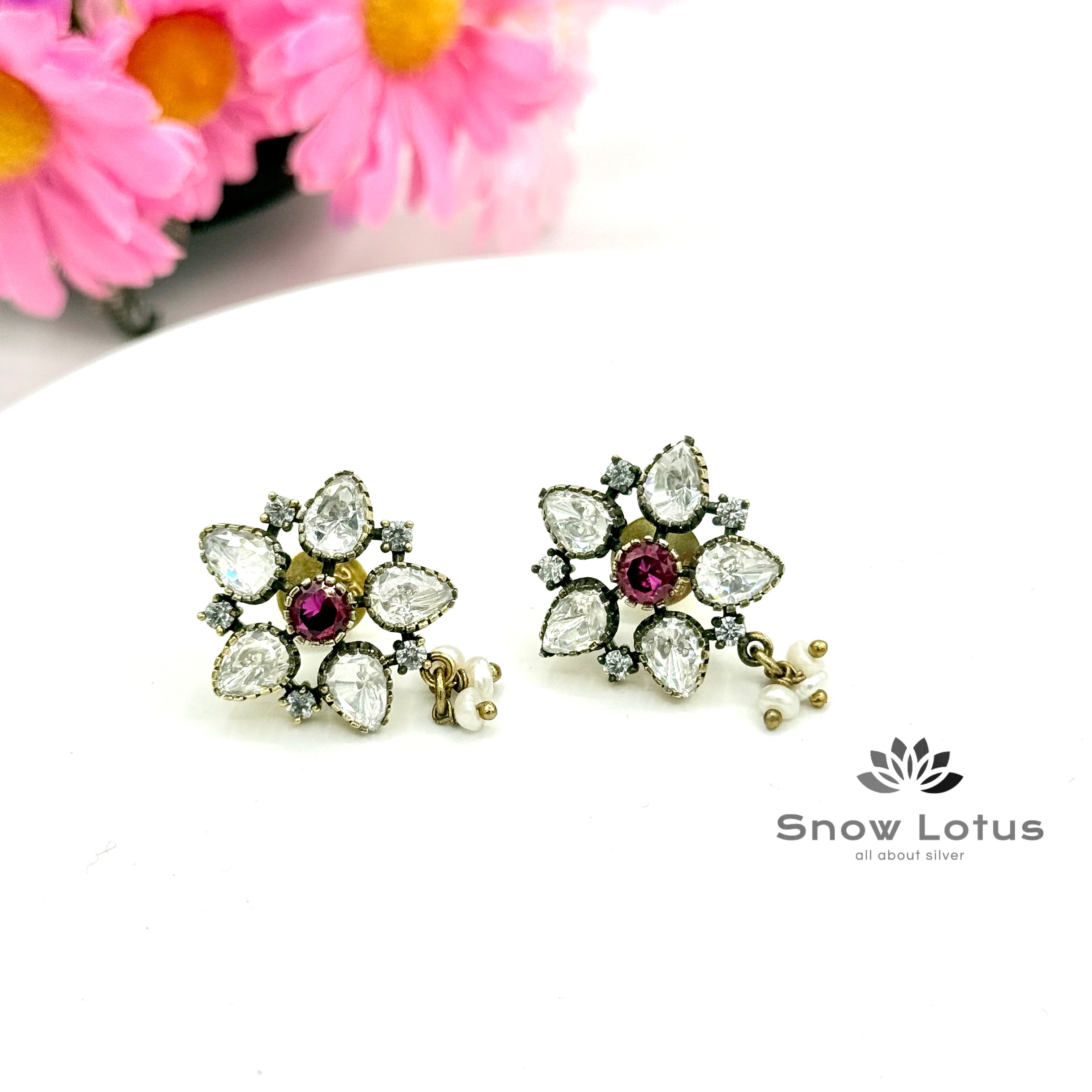 Floral Kemp Moissanite Studs