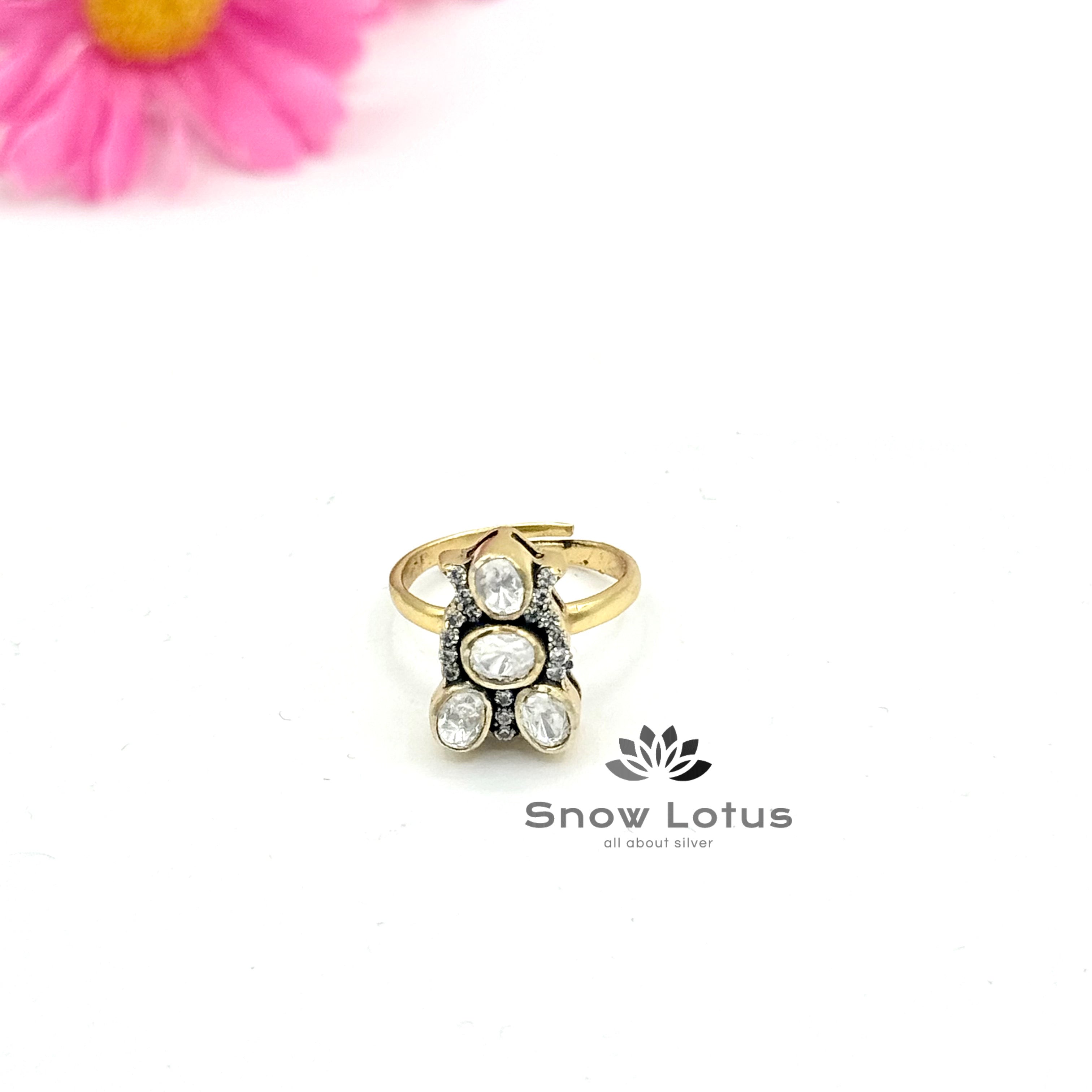 Beautiful Moissanite Finger Ring