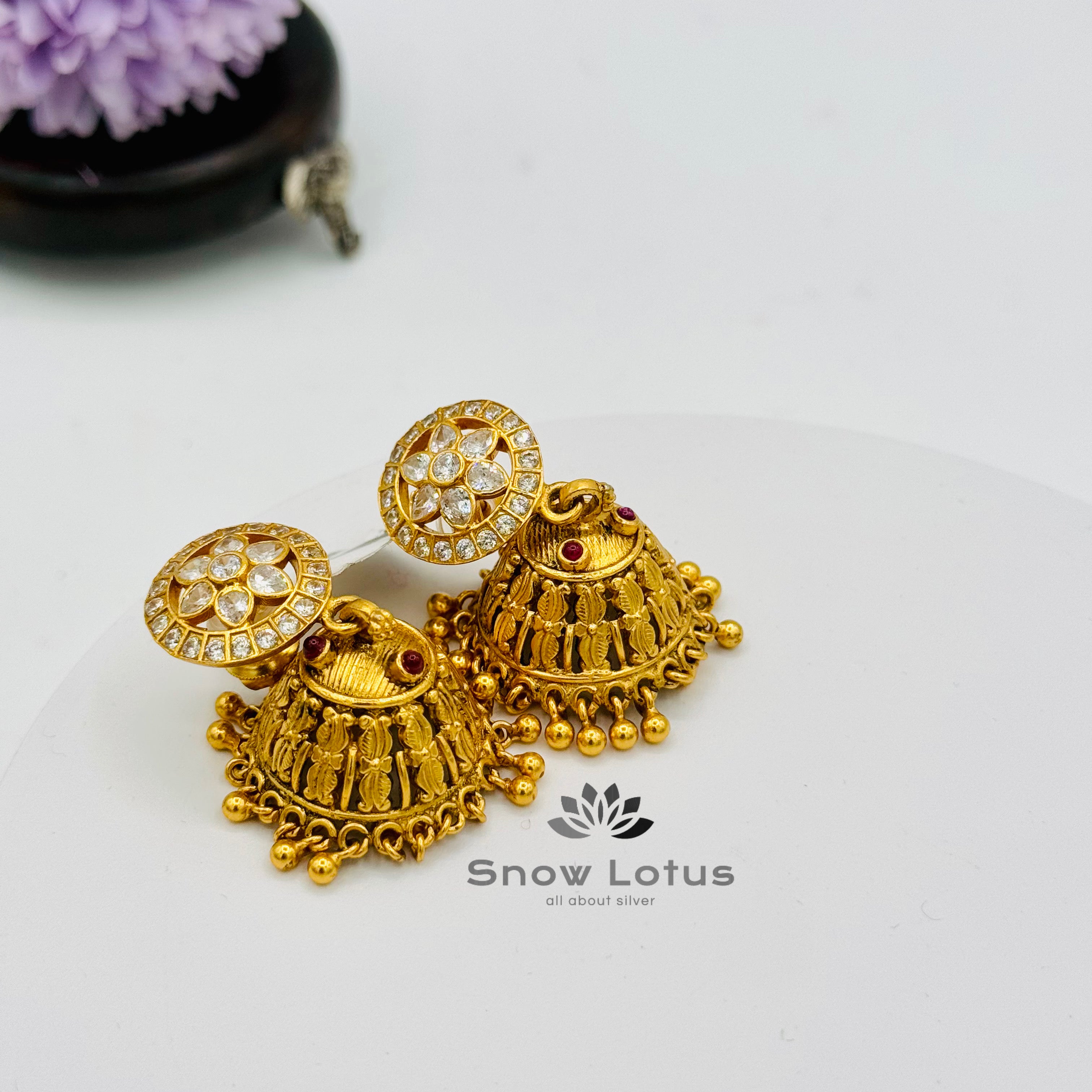 White flower jhumka