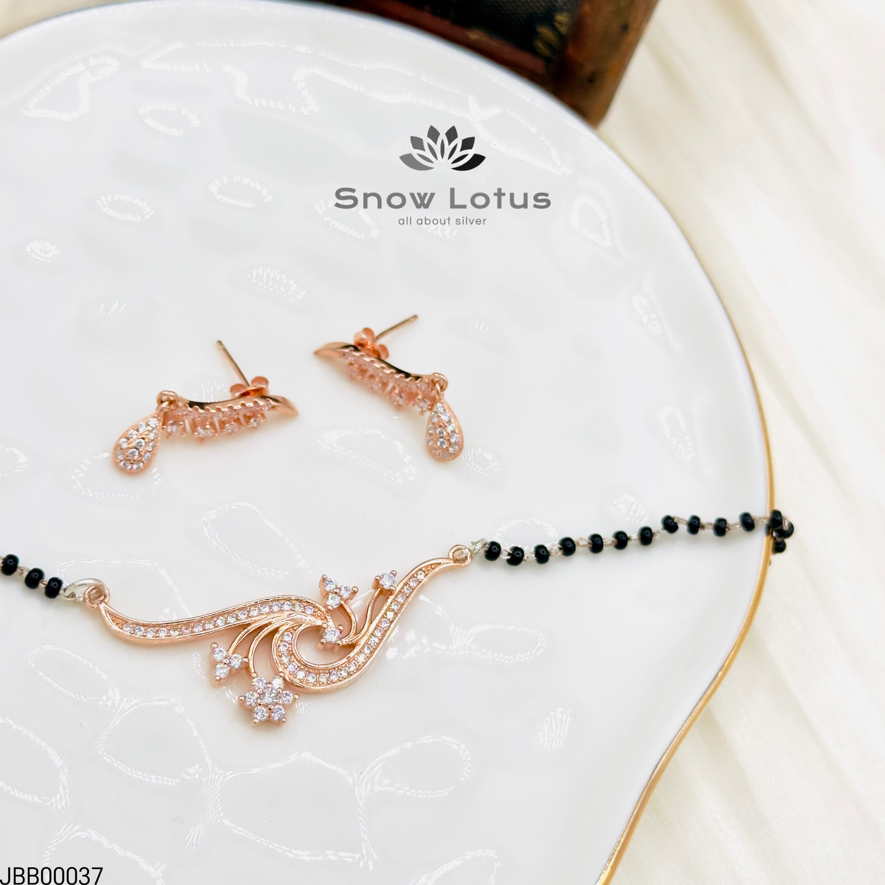 Classy Mangalsutra with earrings