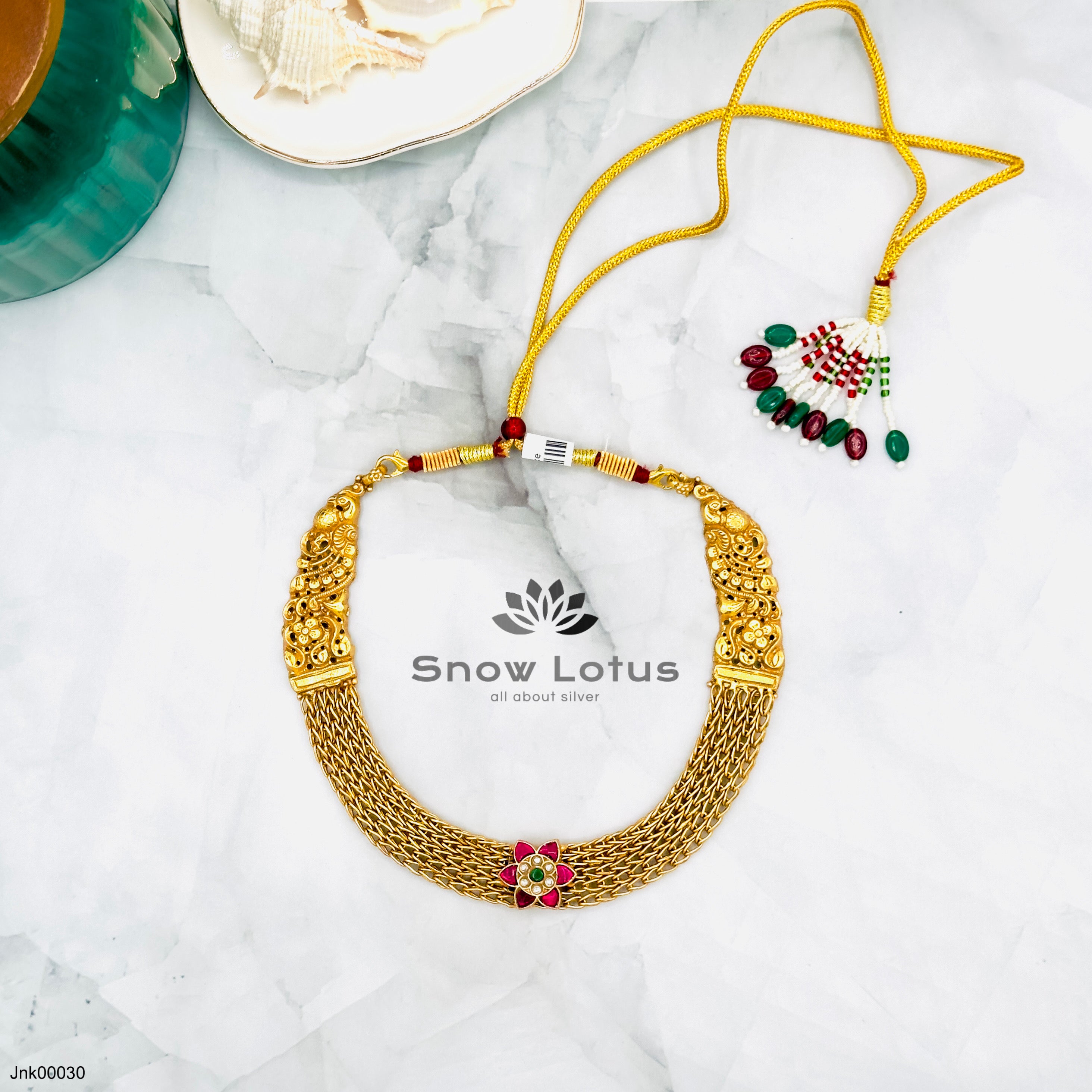 Floral kundan neckpiece