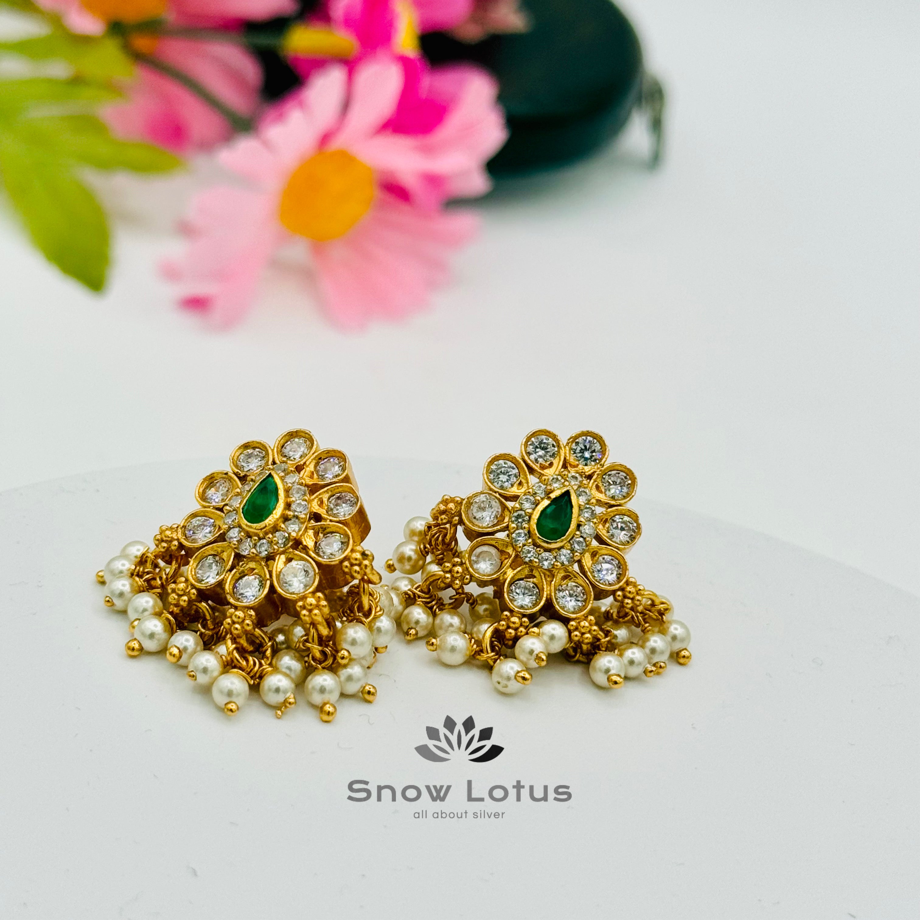 Green pearly studs