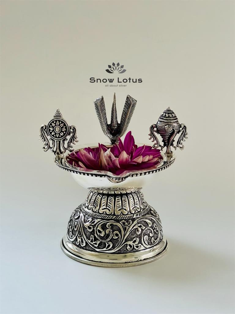 Antique Naamam Diya with Shanku Chakram (Single)