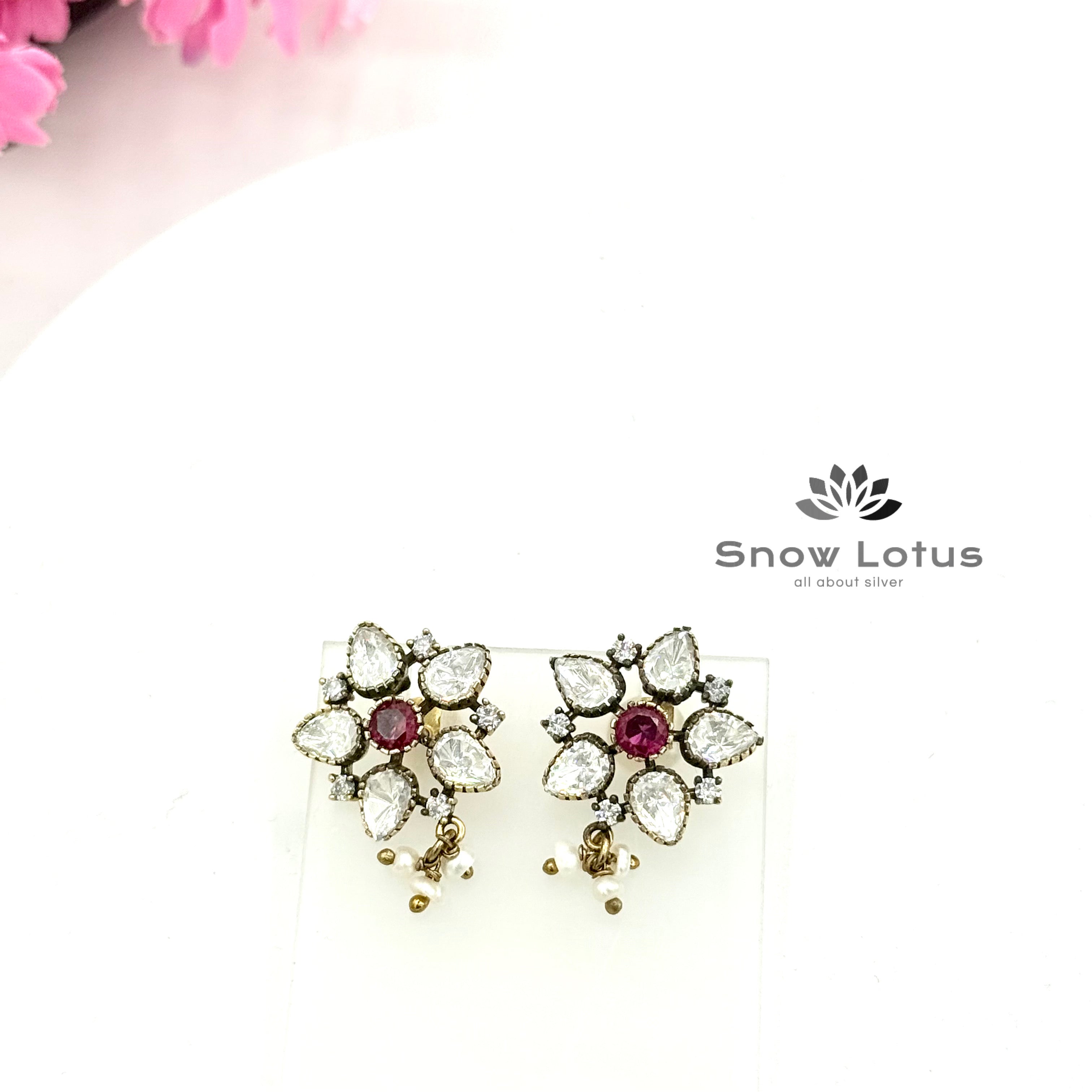 Floral Kemp Moissanite Studs