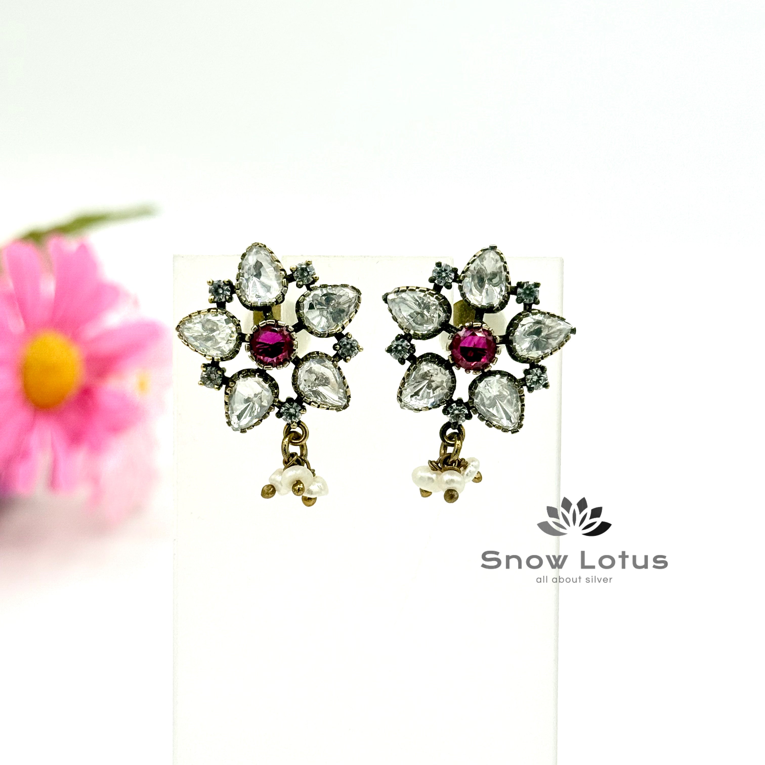 Floral Kemp Moissanite Studs